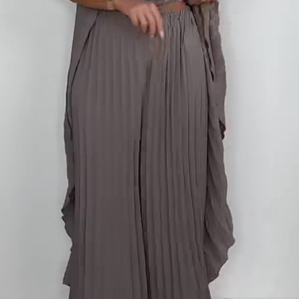 Elegant Pleated Maxi Dress in Taupe - Picture 4 of 7